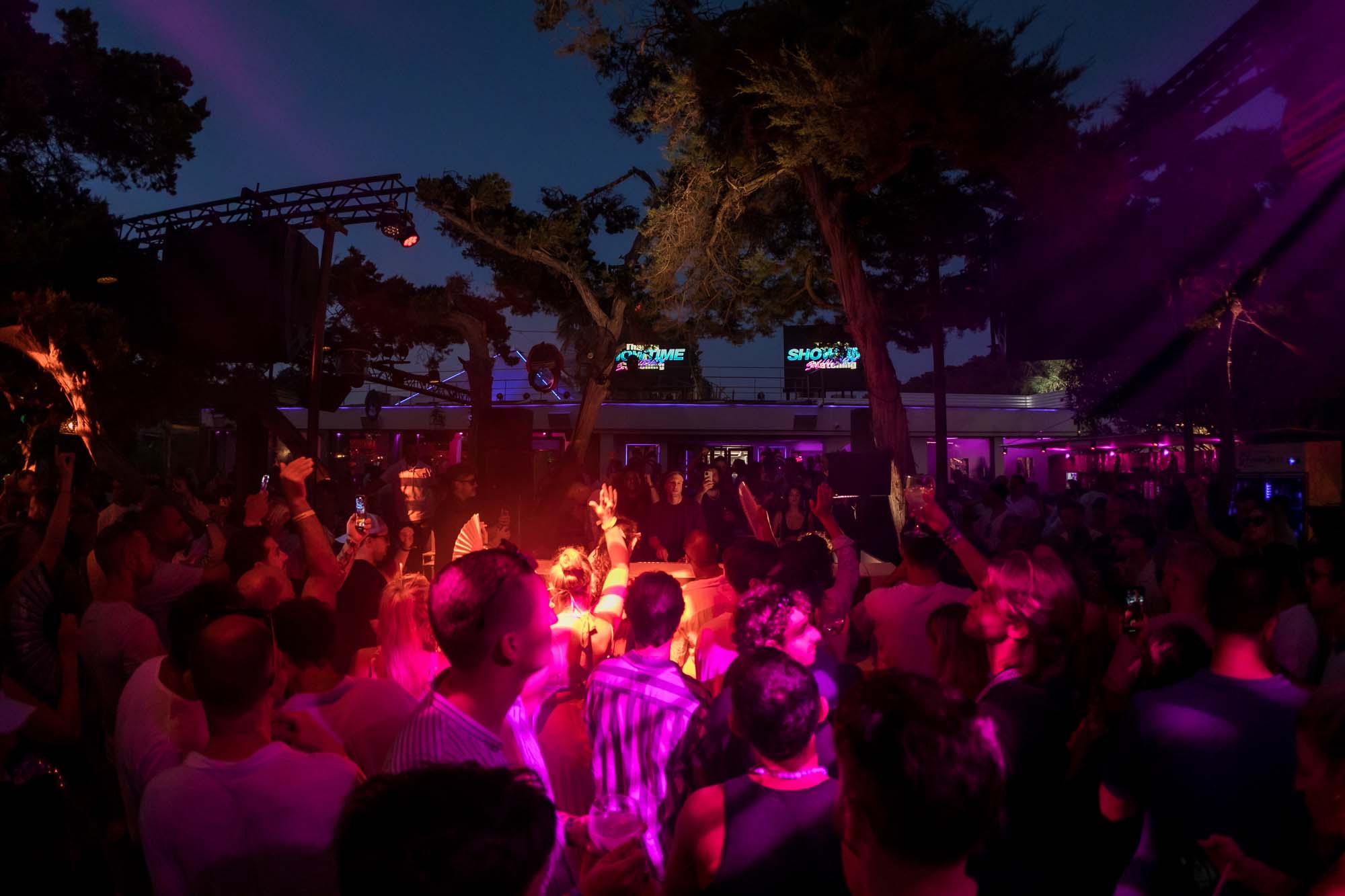 SHOWTIME SUNDAY 4 SEPTEMBER | Blue Marlin Ibiza | Beach Restaurant