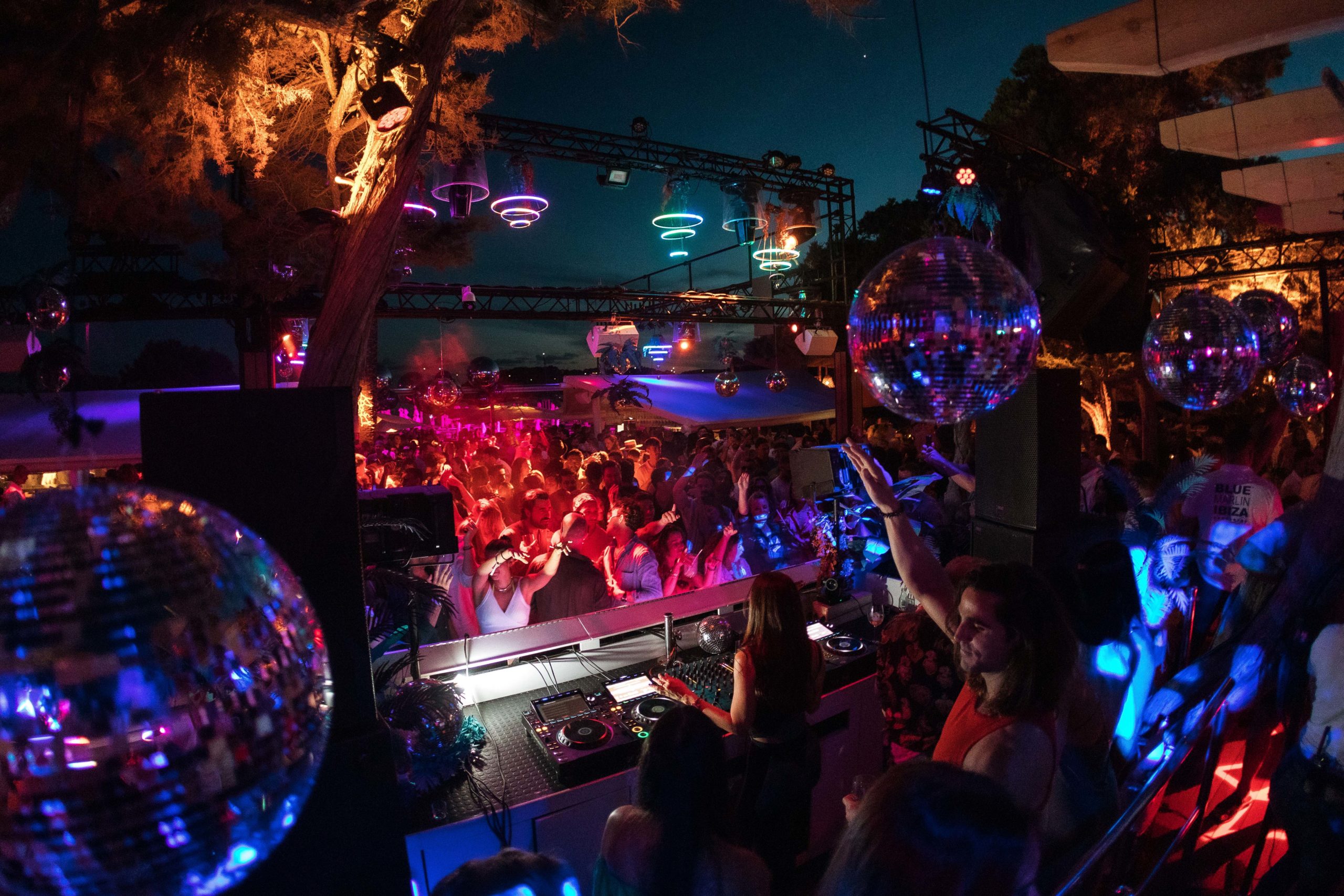 SHOWTIME SUNDAY 4 JUNE | Blue Marlin Ibiza | Beach Restaurant