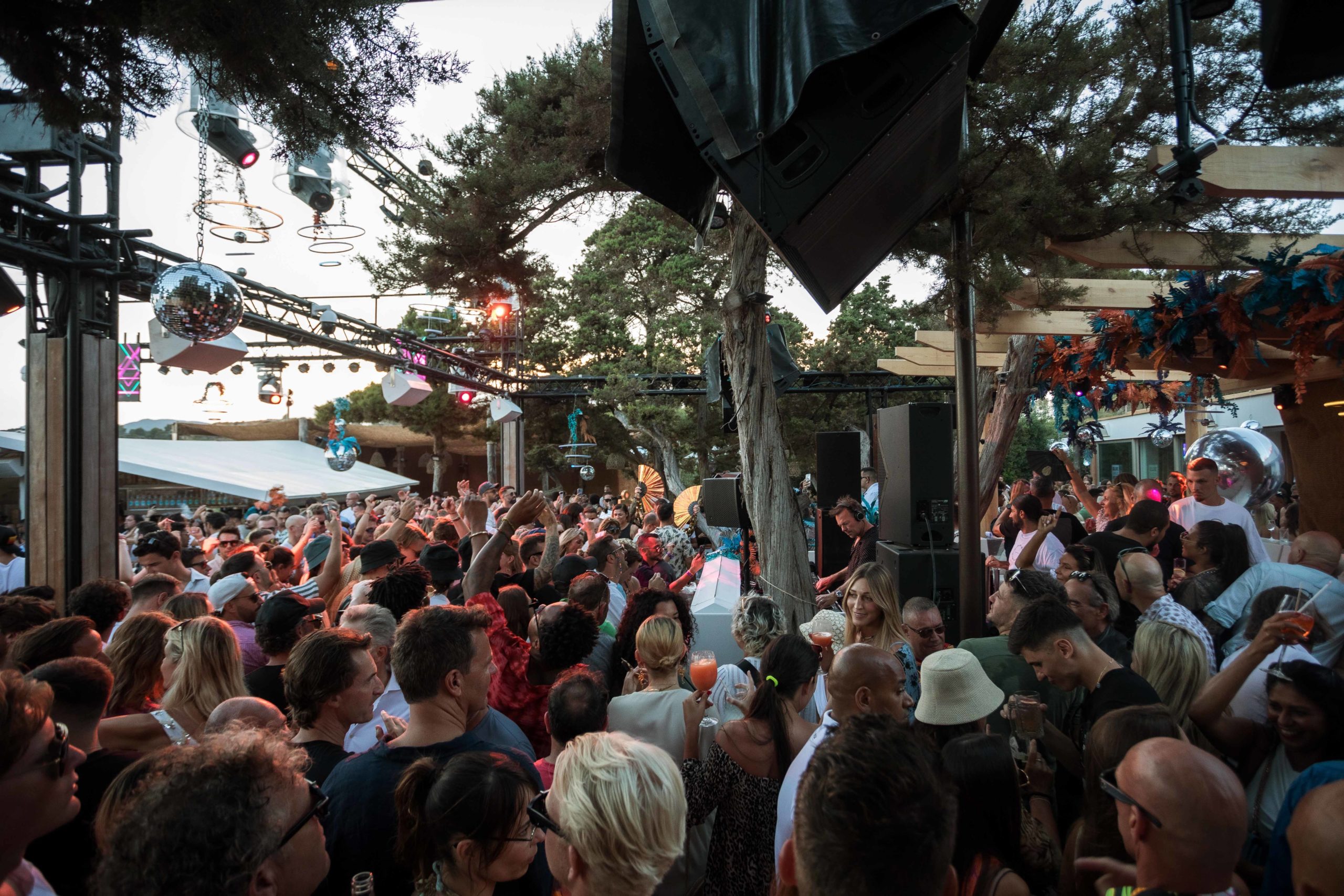 SHOWTIME SUNDAY 25 JUNE | Blue Marlin Ibiza | Beach Restaurant